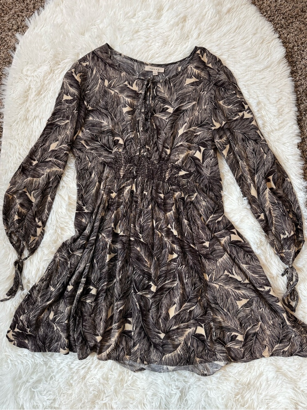 Gilli purple cream leaf feather print smocked long sleeve dress rayon small